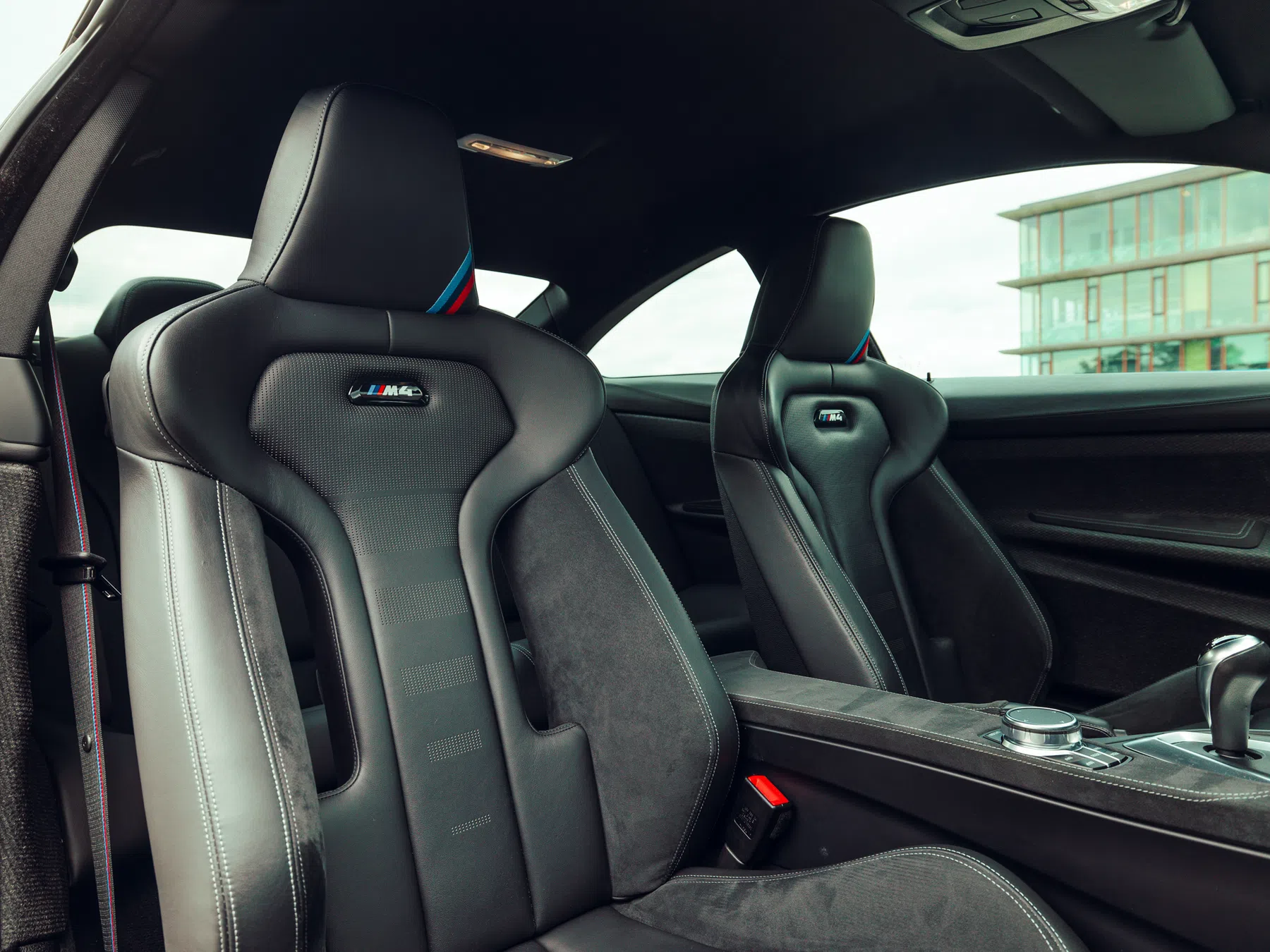 BMW M4 CS blauw